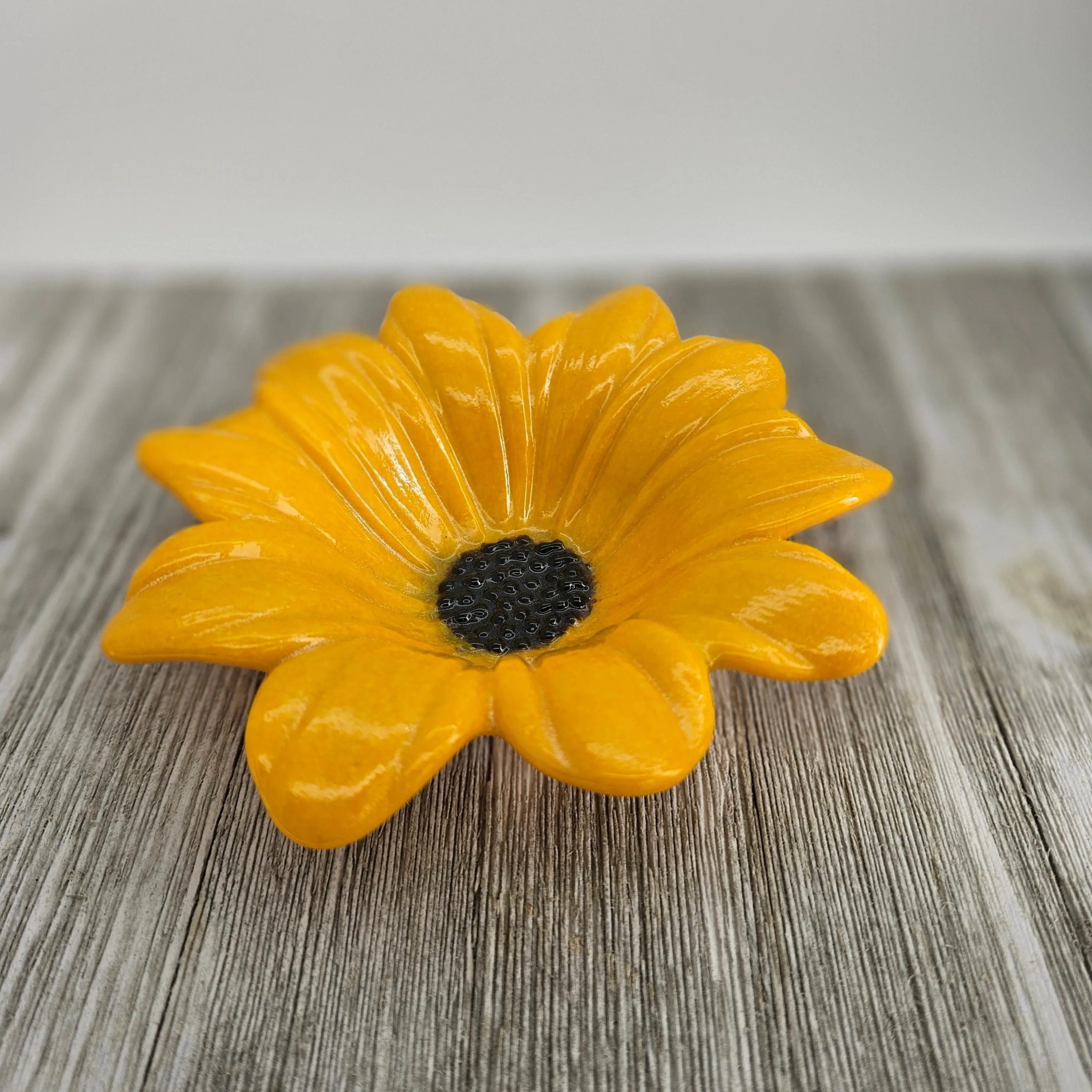 Handmade Fused Glass Daisy Bowl - Perfect Gift for Flower Lovers