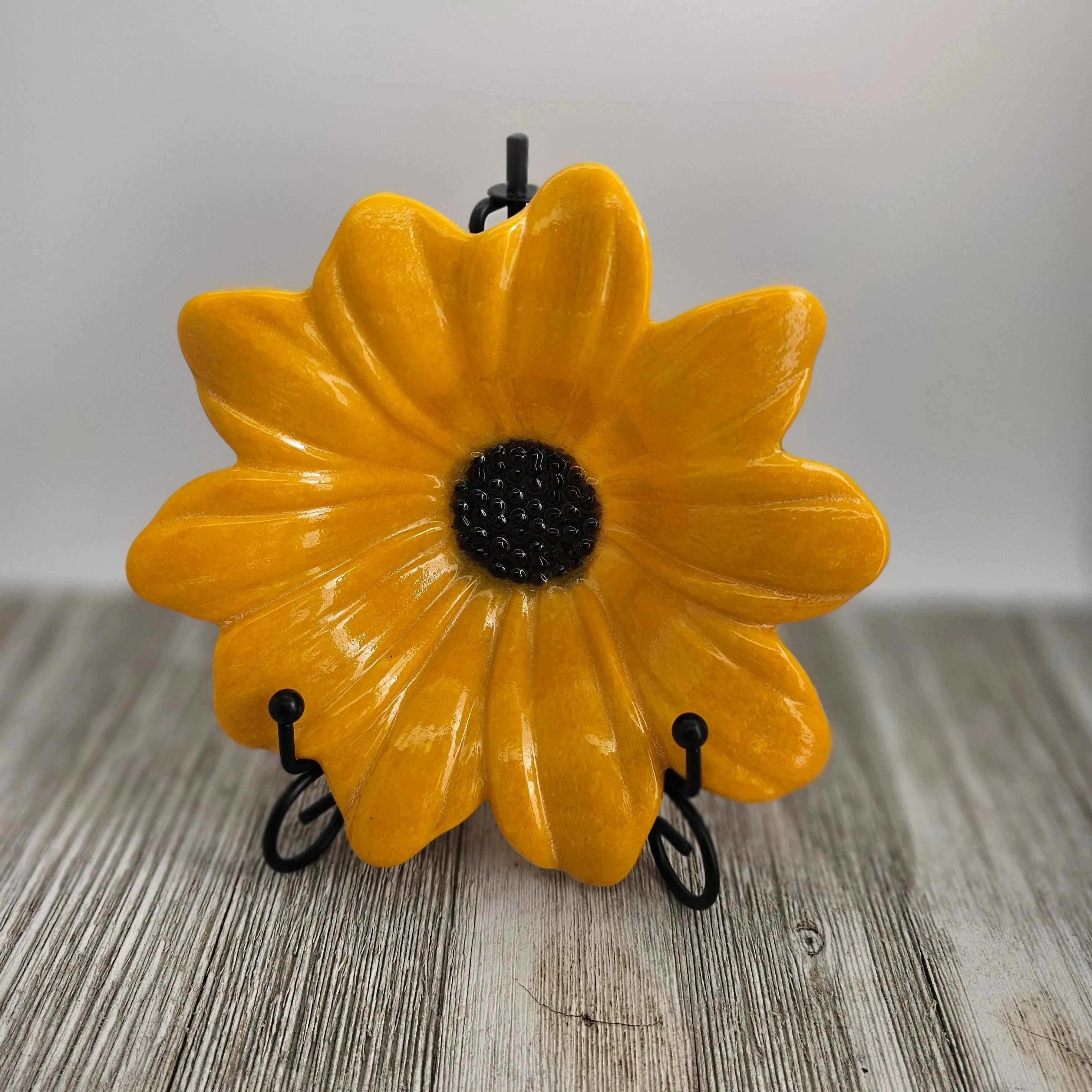 Handmade Fused Glass Daisy Bowl - Perfect Gift for Flower Lovers